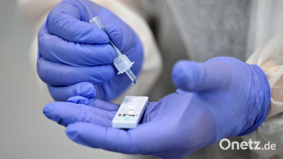Die Zahl der positiven Coronatests nimmt im Landkreis weiter ab. In den allermeisten Gemeinden sinkt die Zahl der bestätigten Coronafälle deshalb seit kurzem. Symbolbild: Martin Schutt / dpa