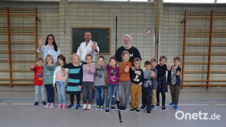 „Das lasse ich mir nicht gefallen“, schrien die Mädchen und Buben beim Selbstbehauptungskurs ihren Trainern entgegen. Es war eine Schulung für Lebenssituationen. Bild: gi