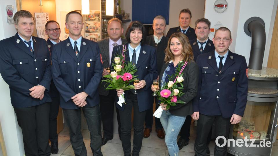 Wolfgang Kiesbauer (Dritter von links) und Josef Herold (links) stehen weiter als Führungskräfte der Feuerwehr im Luhetal zur Verfügung. Neu ist Stefan Pazdera (Vierter von links), der von der Feuerwehr Schwabelweis kommt. Bild: dob