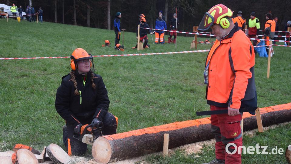 Ein fragender und ein kritischer Blick. Ob das wohl gepasst hat? Bild: fz
