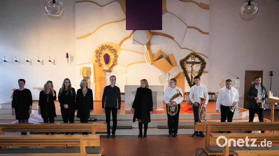 Die Protagonisten der Staaden Stund (von links): Andrea Götz, Steffi Daubenmerkl, Marina Daubenmerkl, Doris Völkl, Tom Zilbauer, Doris Vitzthum, Stephan Striegl, Konstantin Stahl, Philipp Kraus und Julian Bauer Bild: fvo