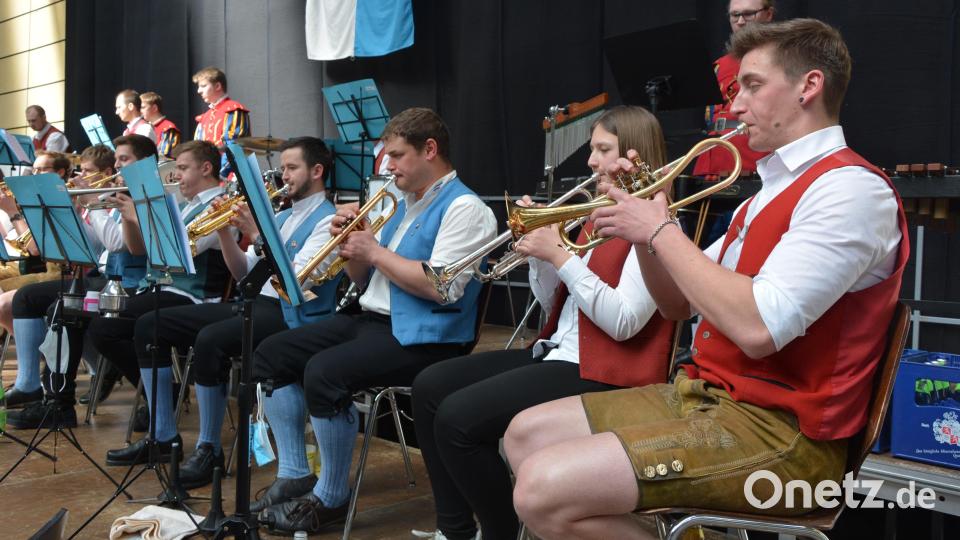 Fast 50 Musikerinnen und Musiker nahmen am Probenwochenende des Kreisverbandes des Nordbayerischen Musikbundes in der Jugendherberge Wunsiedel teil. Höhepunkt und Abschluss war das gemeinsame Konzert des Kreisorchesters in der Mitterteicher Mehrzweckhalle. Bild: jr