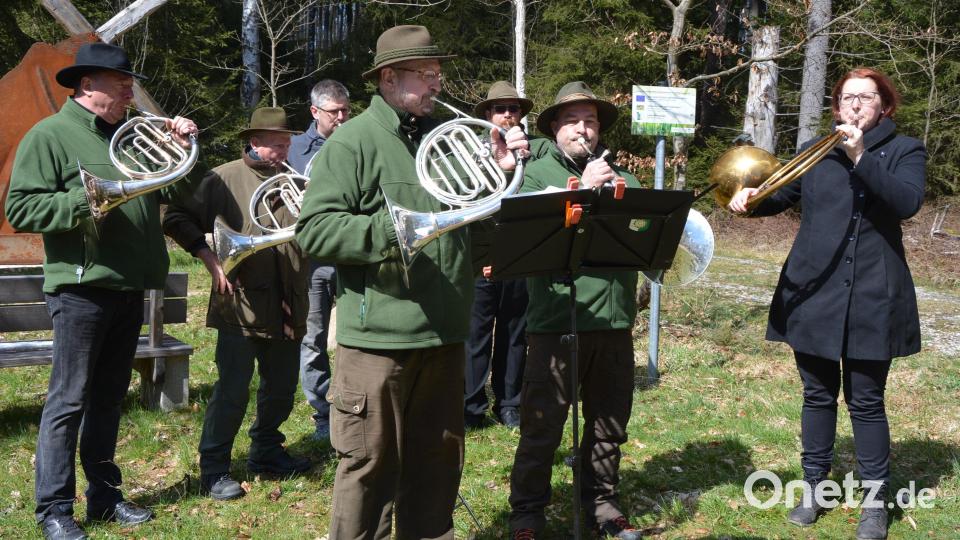 Das deutsch-tschechische Ensemble „Corni di Egra“ umrahmte die Feierstunde im Wald. Bild: jr
