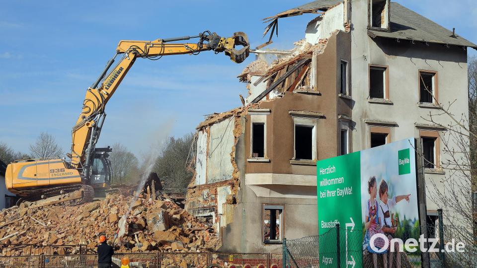 Der Abriss der ehemaligen Gaststätte Gall in der Sulzbacher Straße geht bereits auf sein Ende zu. Bild: Wolfgang Steinbacher