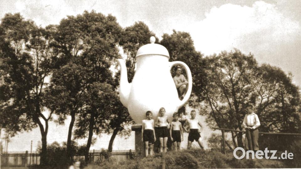 Eine markante Kaffeekanne prägte das ehemalige Firmengelände der ­ Porzellanfabrik­ „Thomas“. Bild: Stadtarchiv Marktredwitz/exb