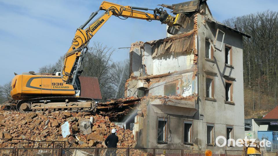Der Abriss der ehemaligen Gaststätte Gall in der Sulzbacher Straße geht bereits auf sein Ende zu. Bild: Wolfgang Steinbacher