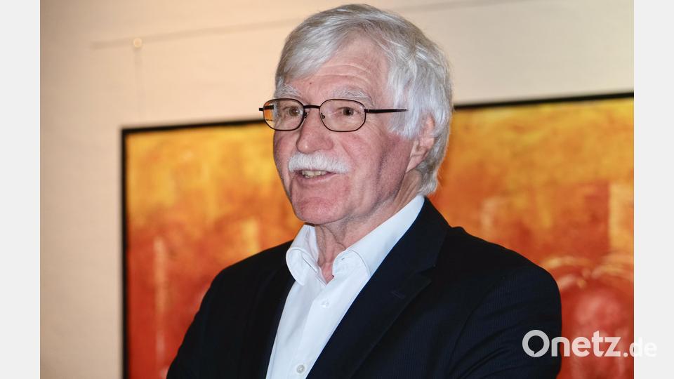 "Wir haben in Hans-Jürgen Bröckl einen der profiliertesten, ideenreichsten und tiefgründigsten Künstler der Oberpfalz der Gegenwart vor uns." (Laudator Dr. Werner Chrobak) Bild: Jürgen Klein/exb