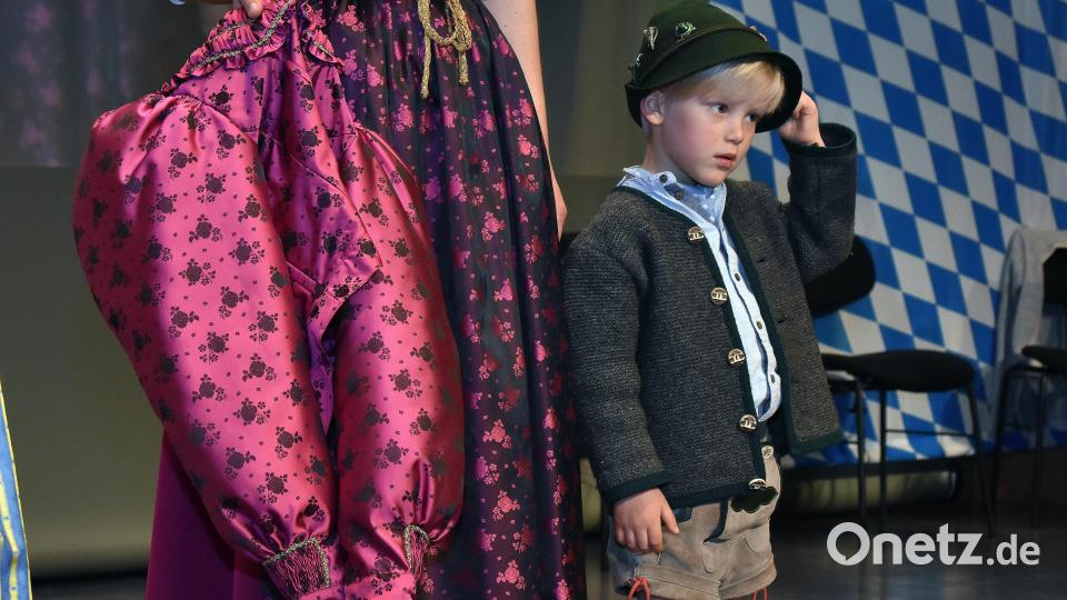 Der Trachten-Nachwuchs steht auch schon bereit. Natürlich mit der Lederhosn. Bild: Stephan Huber