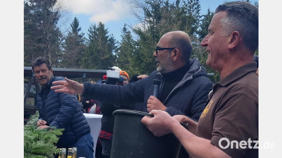 Aus Wildschwein Putin wird Eberhofer. Ein Büfett für die Gäste ... Bild: gis