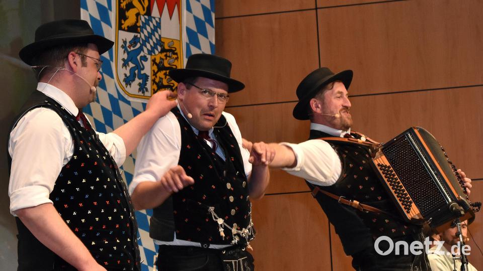 Die 3 Pirkenseer Dorfheiligen in Aktion, beim Volksmusiknachmittag &quot;Blech und frech&quot; in Amberg. Bild: Stephan Huber