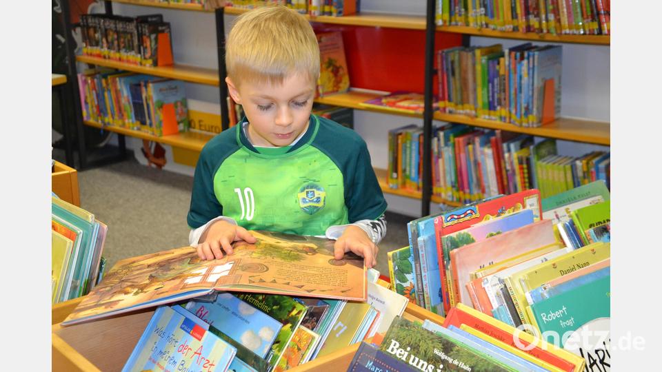 Dass Lesen großen Spaß macht, haben die Grundschüler bei ihrem ersten Büchereibesuch festgestellt. Bild: gi
