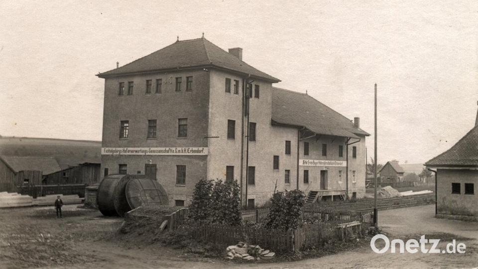 1932 erwarb der damalige Darlehenskassenverein Erbendorf das Gebäude der &quot;Ersten bayerischen Hafernährmittelfabrik Erbendorf&quot; am Nordbahnhof und baute dieses zu einem Lagerhaus um. Dort wurden anschließend auch die Bankgeschäfte abgewickelt. Bild: Archiv Jochen Neumann