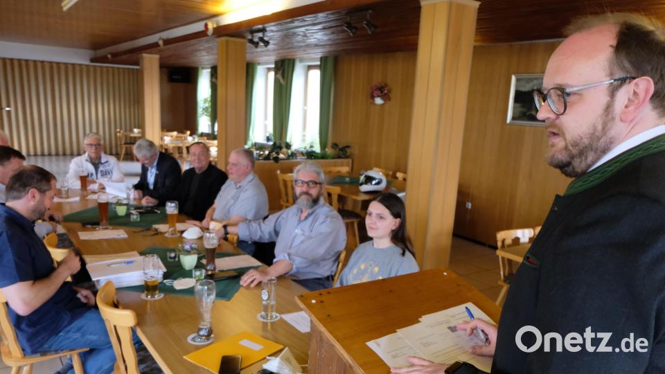 Landrat Andreas Meier berichtete in der Jahreshauptversammlung über die Arbeit der Kreisverkehrswacht im abgelaufenen Jahr. Bild: le