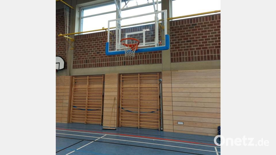 Die Körbe der DJK hängen, der Boden ist frisch gereinigt. Kurz: Die Windischeschenbacher Halle ist für das &quot;Heimspiel&quot; der Neustädter Regiobasketballer gegen den BC Erfurt gut gerüstet. Bild: DJK Neustadt/WN Basketball