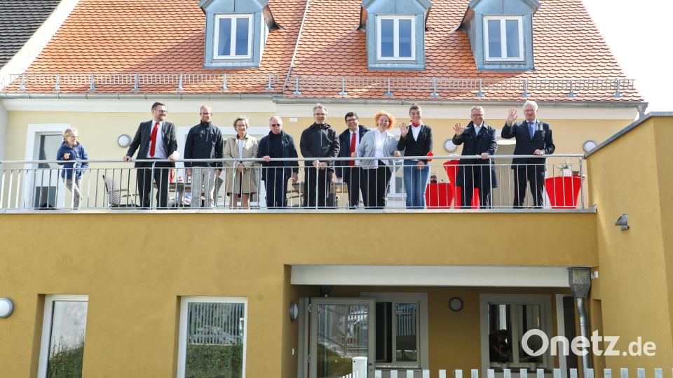 Ein Blick auf die Dachterrasse mit den Gästen der Einweihungsfeier. Bild: njn