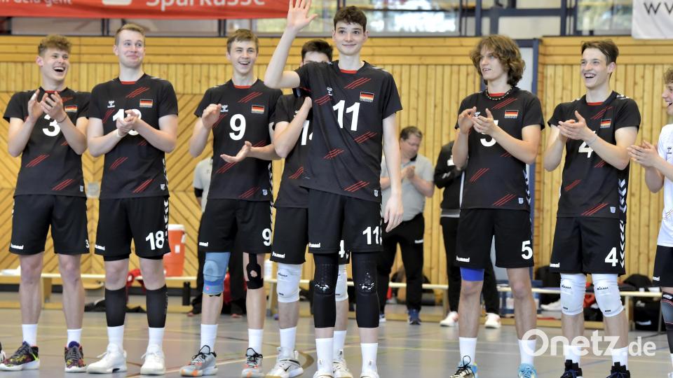 Arthur Wehner vom VC Dresden bei der Begrüßung. Bild: Hubert Ziegler