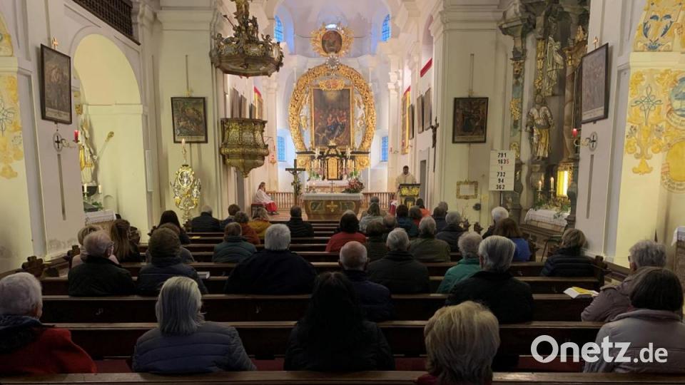 Das Wallfahrtsjahr 2022 in St. Quirin wurde am Samstag mit einem Schaueramt eröffnet. Bild: ck