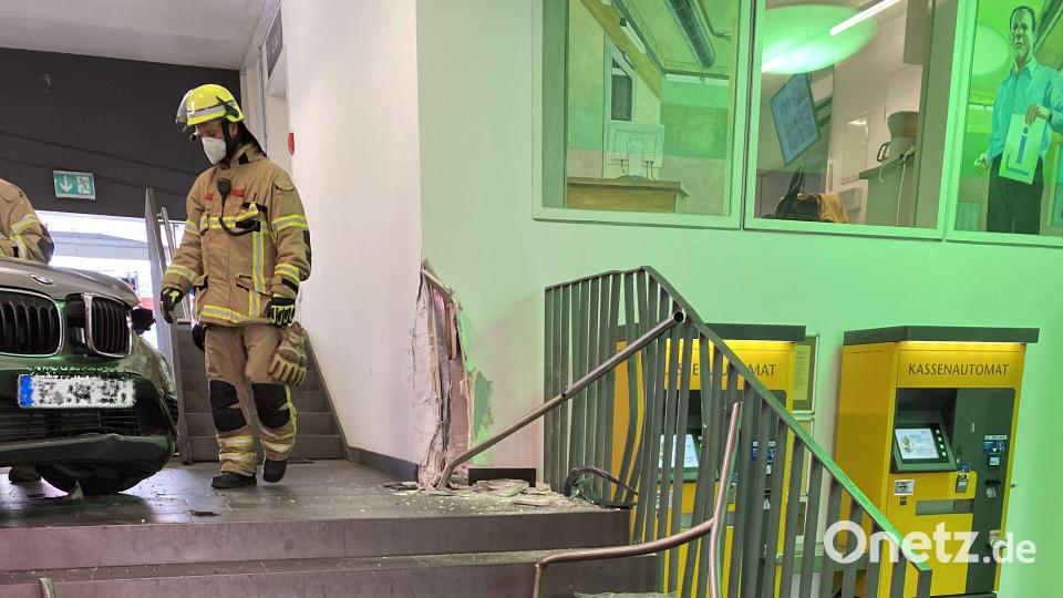 Im Treppenbereich kam das Fahrzeug schließlich zum Stehen. Bild: Polizeiinspektion Süd