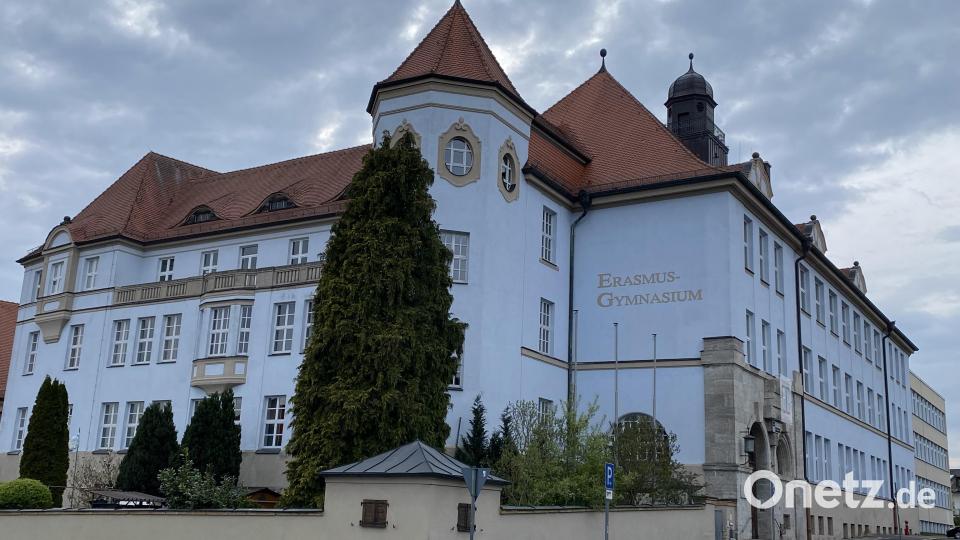 Bereits 100 Jahre ist das &quot;blaue Schlösschen&quot;, das heutige Erasmus-Gymnasium, eine Bildungsanstalt. Bild: ero