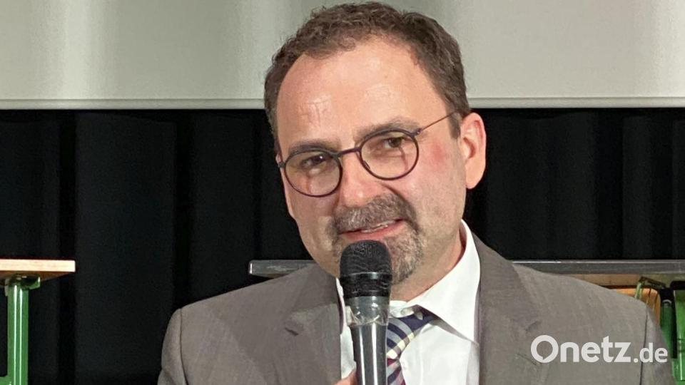 „Ein gebildeter Mensch wird immer kritisch mit vermeintlichem Wissen und Behauptungen umgehen können.“  (Schulleiter Christian Weiß-Mayer) Bild: ero