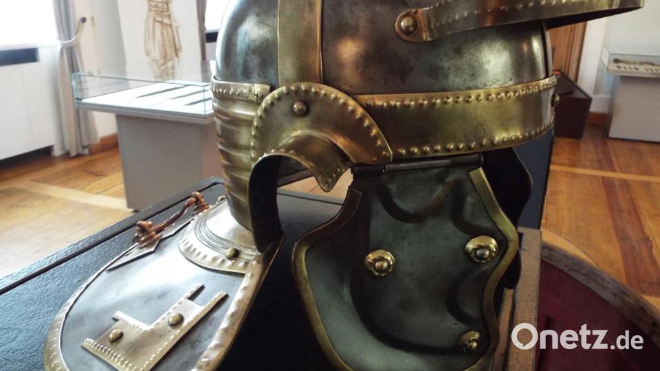 Er steht im Theuerner Kulturmuseum: Ein römischer Helm mit Kreuzbügel aus Eisen aus dem dritten Jahrhundert. Bild: e