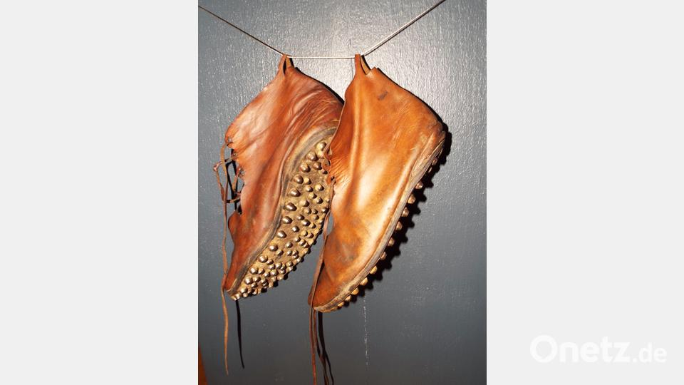 Caliga (römische Sandalen“ mit genagelter Sohle aus Eisen Bild: e