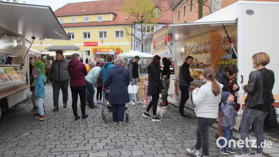 Trotz des schlechten Wetters: Ein kleiner Bummel über den Marktplatz war trotzdem drin. Bild: frd