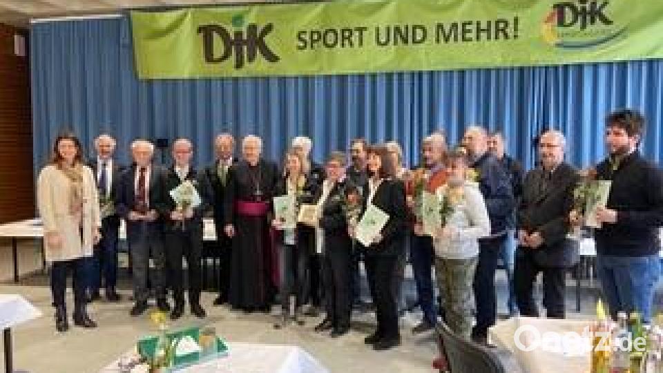 Der Kreis der Jubilarinnen und Jubilare beim DJK-Diözesantag 2022 in Regensburg Bild: Stefan Badura/exb
