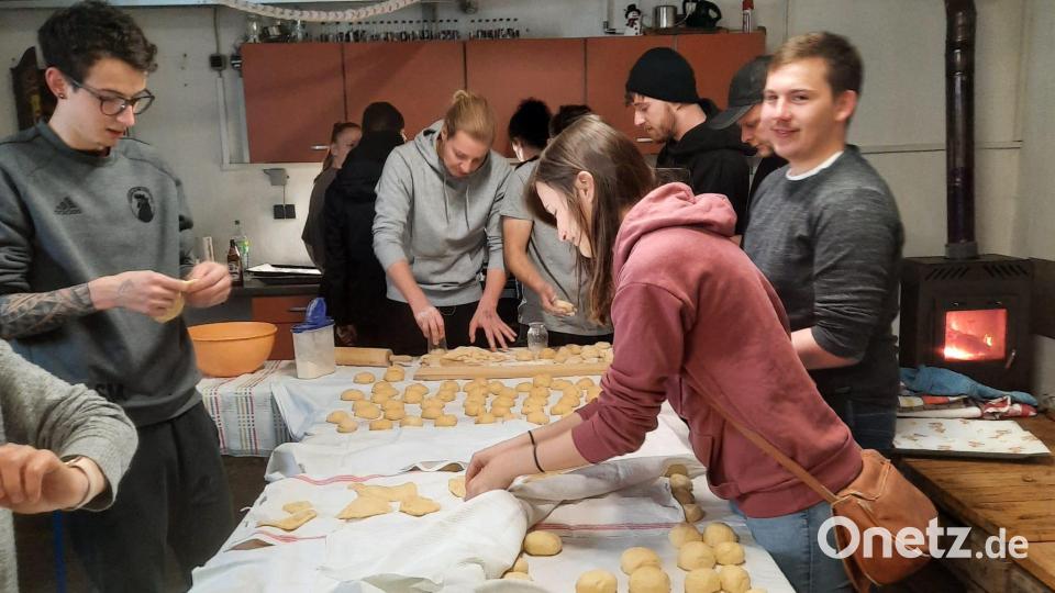 Einen ganzen Samstag lang legten sich die Edelsfelder Kirwaleit' für möglichst viel Spendengelder ins Zeug Bild: lei