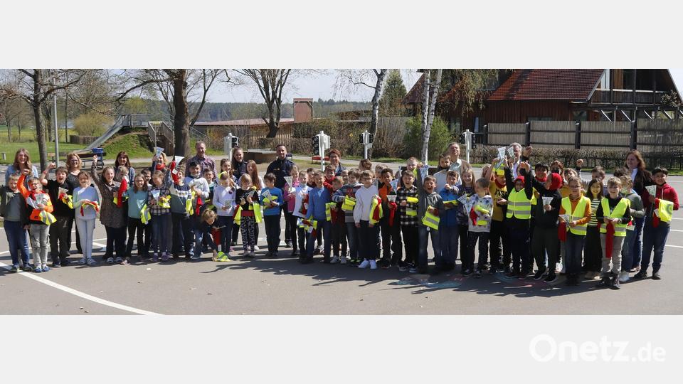 Die Verkehrssicherheit steht an erster Stelle. In der Jahnschule haben 58 Prüflinge den Fahrradführerschein bestanden. Bild: mfh