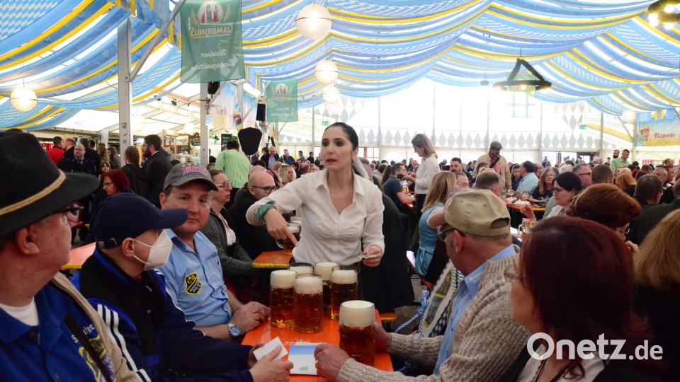 Das Bierzelt patze aus allen Nähten. Bild: Kunz