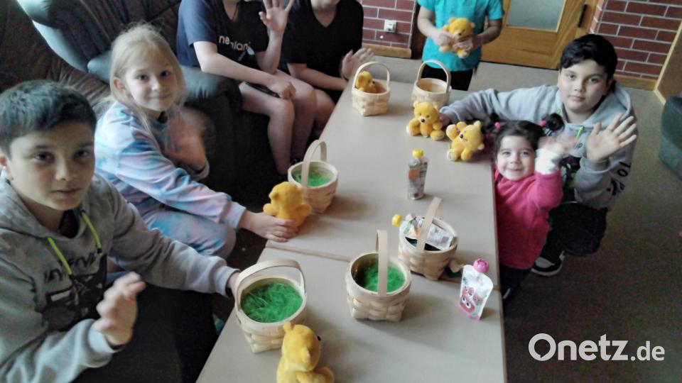Ob der Osterhase auch ukrainisch spricht? Die Kleinen freuten sich riesig über die liebevoll vorbereiteten Osternestchen. Bild: gmü