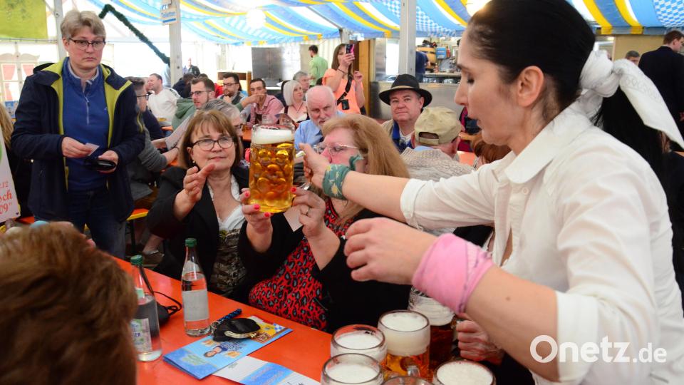 Das Bierzelt platzte aus allen Nähten. Bild: Kunz