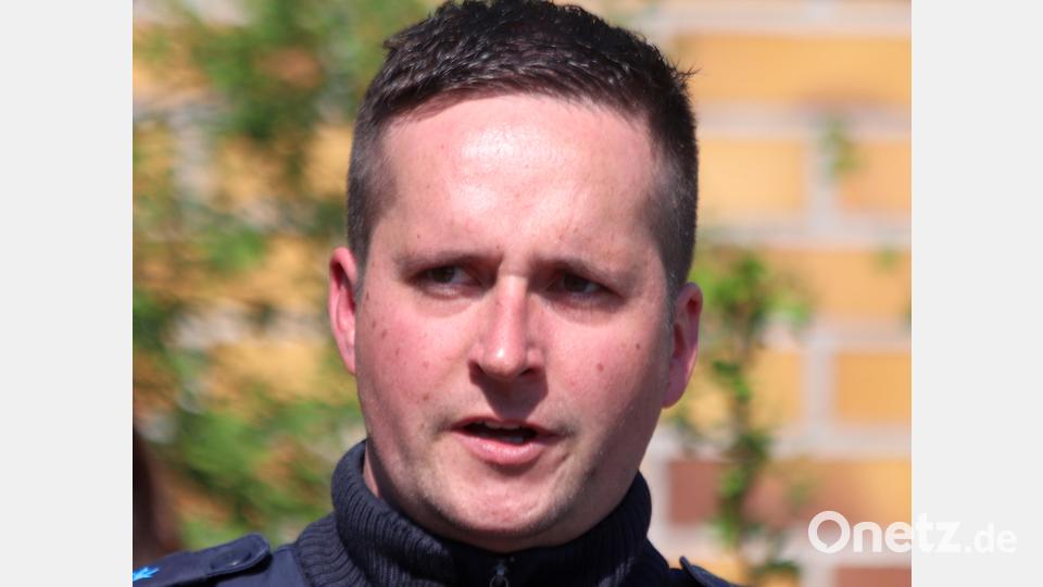 &quot;Hat es Spaß gemacht?&quot; Polizeiobermeister Philipp Böhme bekommt ein lautes &quot;Ja&quot; zu hören. Bild: mfh