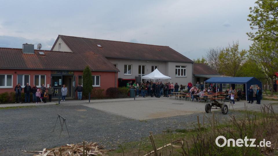 Das Festgelände wird von den vielen Besuchern belagert. Bild: hme