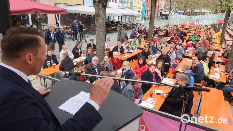 Oberbürgermeister Jens Meyer bei der Maikundgebung. Bild: Kunz