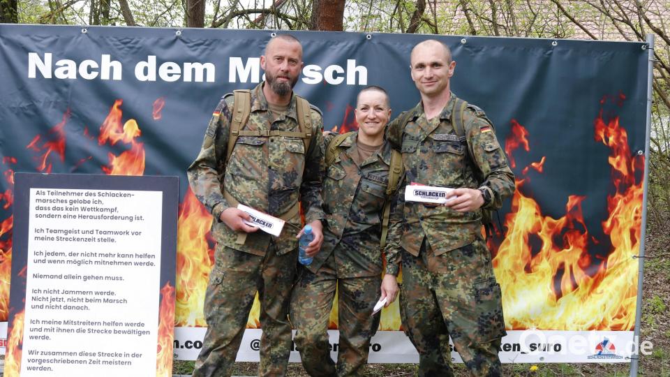 Die Teilnehmer einer Versorgungseinheit aus Roding waren mit leichtem Marschgepäck unterwegs. Die weißen Stirnbänder haben sie nun. Nächstes Jahr die grauen? Bild: mfh
