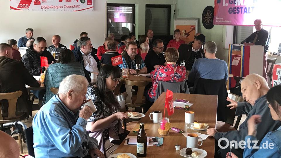 Bei der DGB- Maikundgebung in Windischeschenbach plädierten die Redner für Frieden und Solidarität. Bild: Manfred Haberzeth/exb