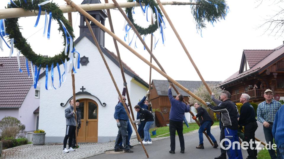 In Vöslesrieth gibt es wieder einen Maibaum. Bild: bey