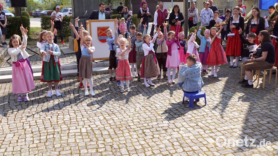 Alles über den Mai und seine Eigenschaften berichteten die Grundschüler der Kombiklasse 1/2b. Bild: bkr