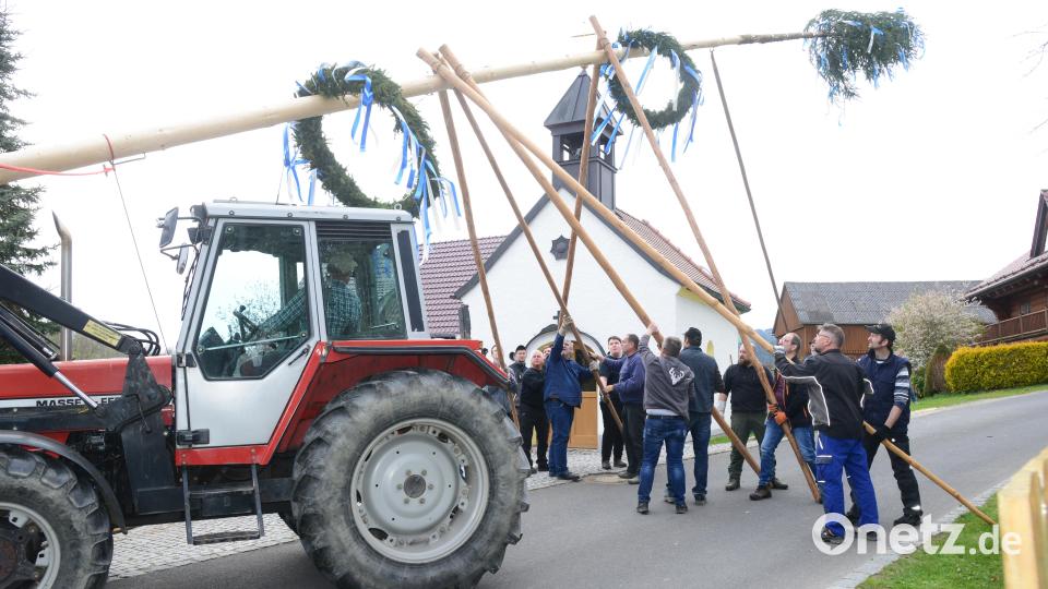 In Vöslesrieth gibt es wieder einen Maibaum. Bild: bey