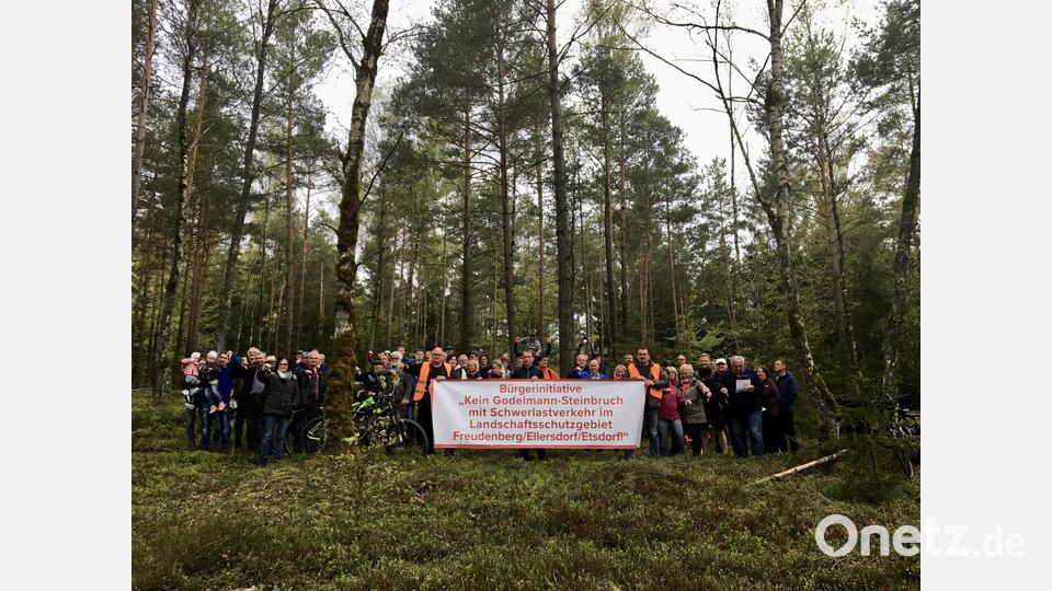 Die Teilnehmer der Sternfahrt machten deutlich, dass sie mit den Plänen zum Granitabbau nicht einverstanden sind. Bild: gri