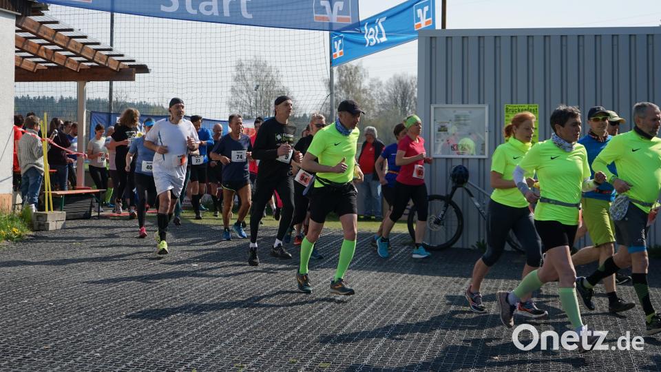 Über 70 Damen und Herren traten auf den vier Strecken des diesjährigen TVL-Mailaufs an. Als Premiere stand heuer eine Walkingrunde auf der Viertelmarathonstrecke im Angebot. Bild: abi