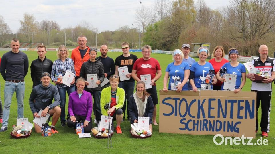 Am Ende hatten alle Finisher des diesjährigen Mailaufs wieder gut lachen. Alle kamen wohlbehalten ins Ziel und feierten noch gemeinsam am Lorenzreuther Sportplatz. Bild: abi