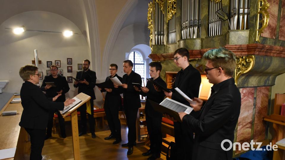 Das Ensemble 1 Klang setzt sich aus ehemaligen Mitgliedern der Regensburger Domspatzen zusammen. Es wird beim Benefizkonzert in Schnaittenbach ihrem Namen mehr als gerecht. Bild: nag