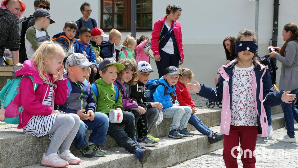 Die Aktion &quot;Tempo machen für Inklusion - barrierefrei zum Ziel&quot; hinterließ Spuren in der Altstadt. Die Kindergarten- und Krippenkinder der Lebenshilfe beteiligten sich. Bild: Wolfgang Steinbacher