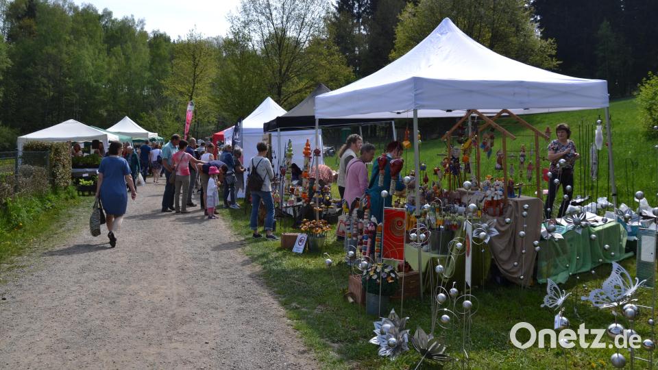 Der Gartenmarkt im Generationenpark Gruberbach in Moosbach lädt am Sonntag, 15. Mai, von 11 bis 18 Uhr zum Flanieren ein. Archivbild: gi