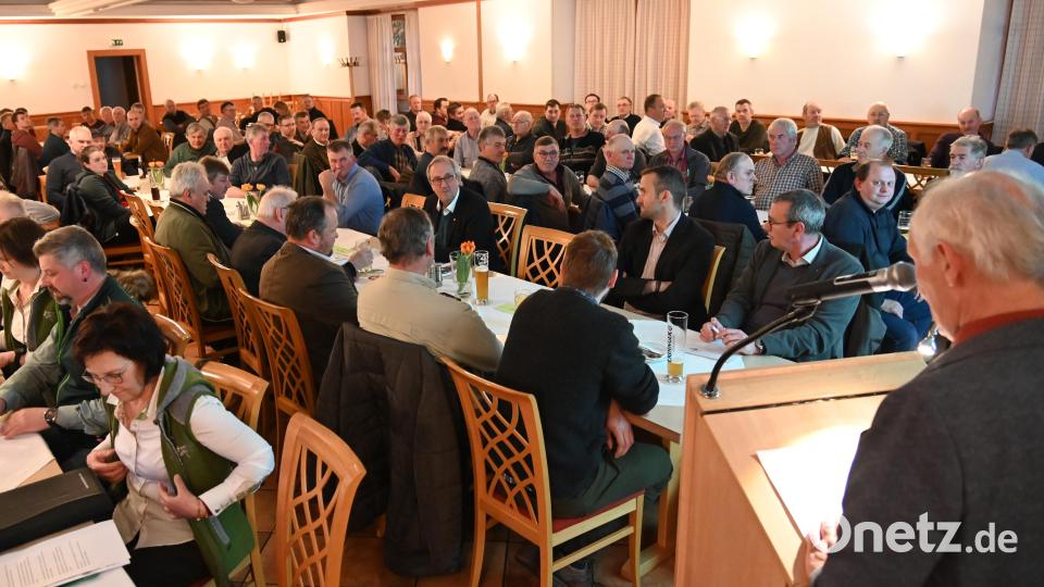Die Jahreshauptversammlung der Forstbetriebsgemeinschaft Amberg-Schnaittenbach war gut besucht. Bild: gf