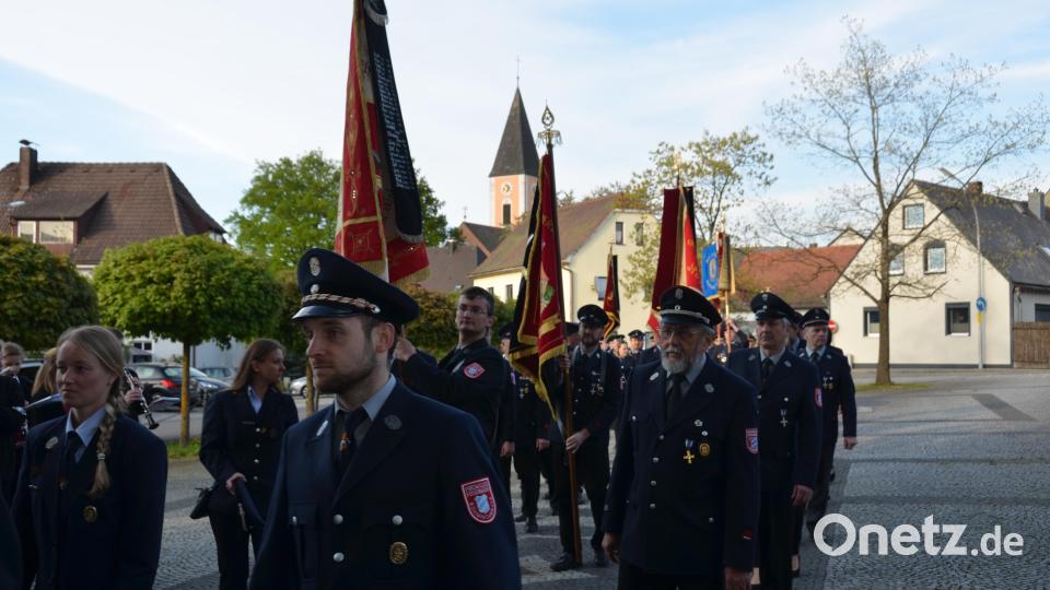 Mitglieder aller sieben Feuerwehren der Großgemeinde Vohenstrauß versammelten sich am Samstagabend, um feierlich ihres Schutzpatrons, des heiligen Florian zu gedenken. Auch die Böhmischbrucker und Kaimlinger waren dabei. Bild: dob