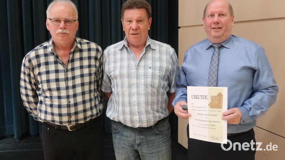 Gold für die Deutsche Meistermannschaft der Herren im Bowling: Manfred Ziegler, Detlef Götz und Stefan Schmucker vom BVS. Bild: Kunz